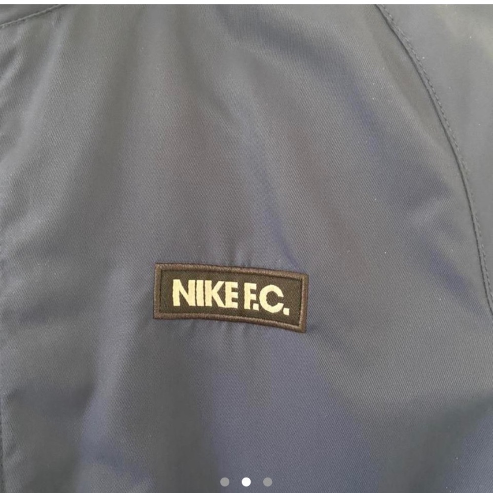 Windbreaker - Picture 2 of 3